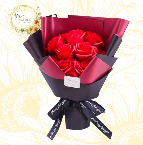 BOUQUET DE 12 ROSAS ETERNAS."