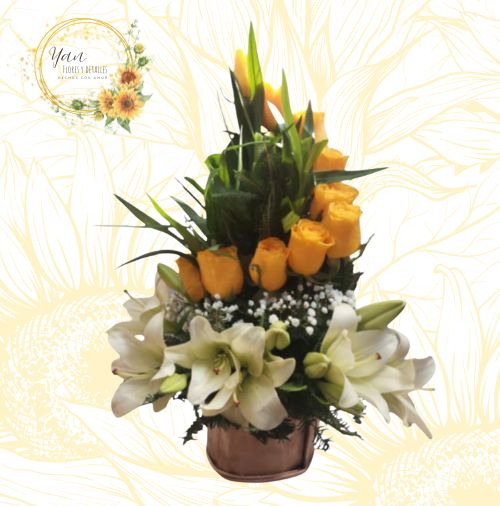 HERMOSO ARREGLO DE ESCALA ROSAS Y LILIUMS"