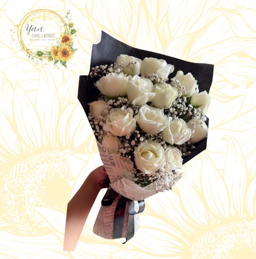 ELEGANTE RAMO 15 ROSAS BLANCAS