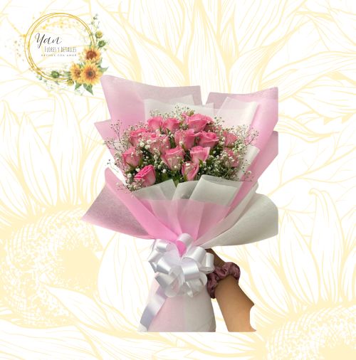 ELEGANTE RAMO  DE ROSAS ROSADAS