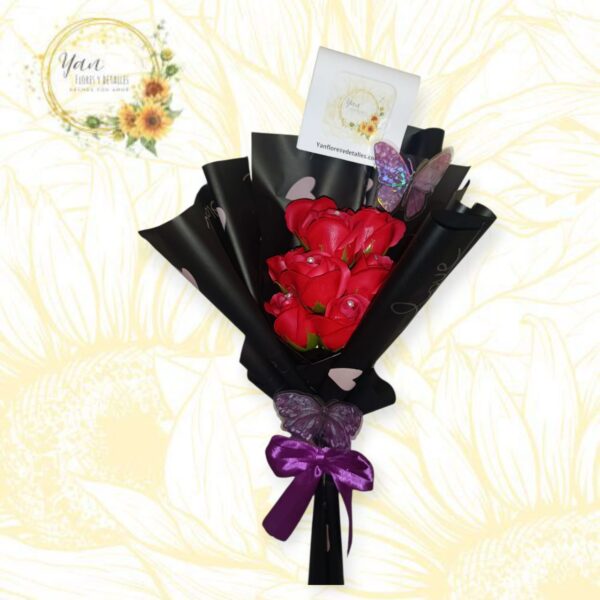 BELLO RAMO DE 8 ROSAS ETENAS